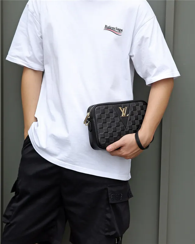 Louis Vuitton Black Gold Quilted Checkerboard Leather Triangular LV Logo Plaque Messenger Bag 7