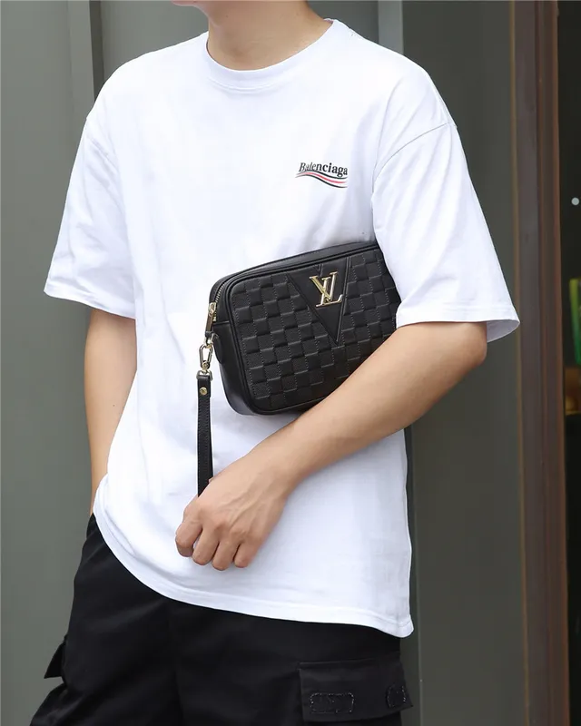 Louis Vuitton Black Gold Quilted Checkerboard Leather Triangular LV Logo Plaque Messenger Bag 8