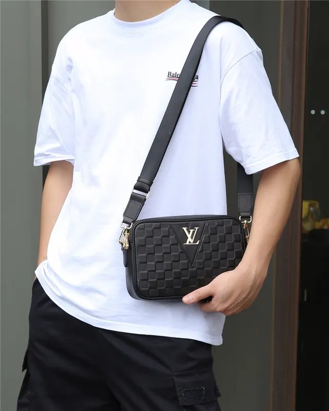 Louis Vuitton Black Gold Quilted Checkerboard Leather Triangular LV Logo Plaque Messenger Bag 9