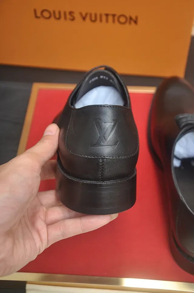 Louis Vuitton Zapatos Oxford de Cuero Negro con Cap Toe 2