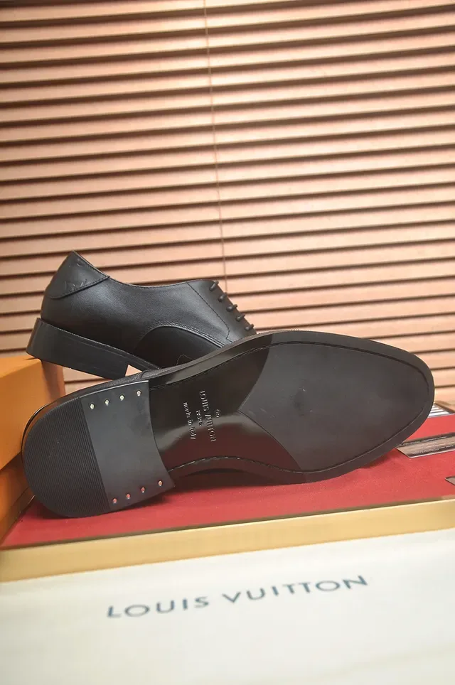 Louis Vuitton Zapatos Oxford de Cuero Negro con Cap Toe 3
