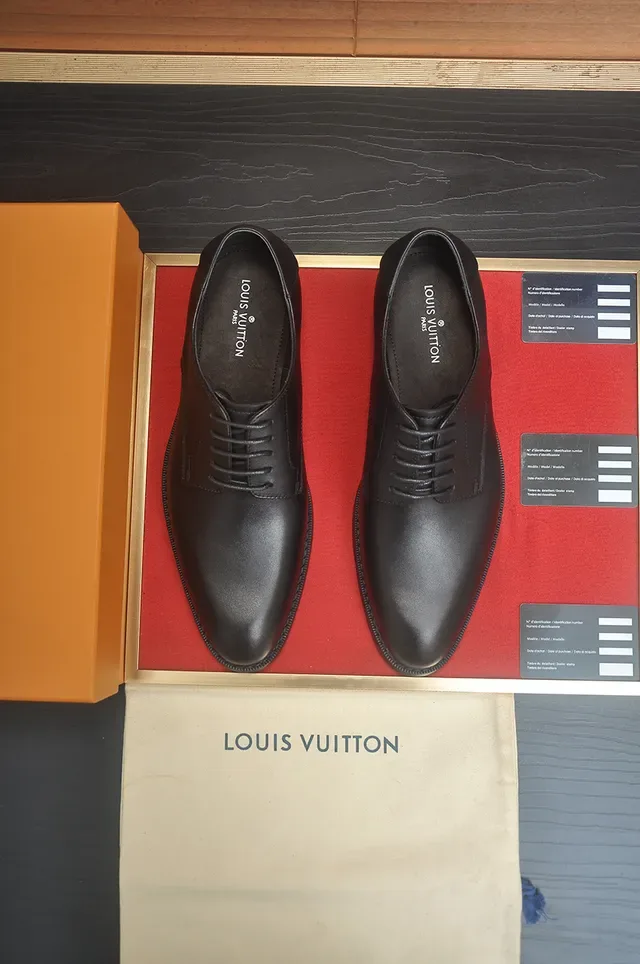 Louis Vuitton Zapatos Oxford de Cuero Negro con Cap Toe 5