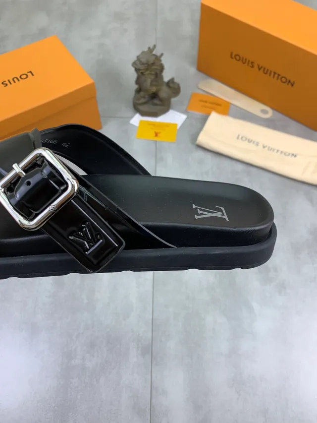 Sandales Louis Vuitton cuir patenté noir sangle à boucle casual 3