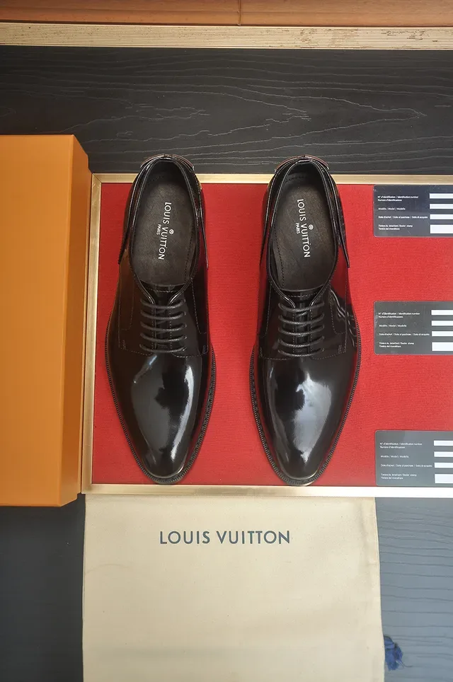Louis Vuitton Sapatos Oxford de Couro Patentado Preto com Ponta de Tapa 5