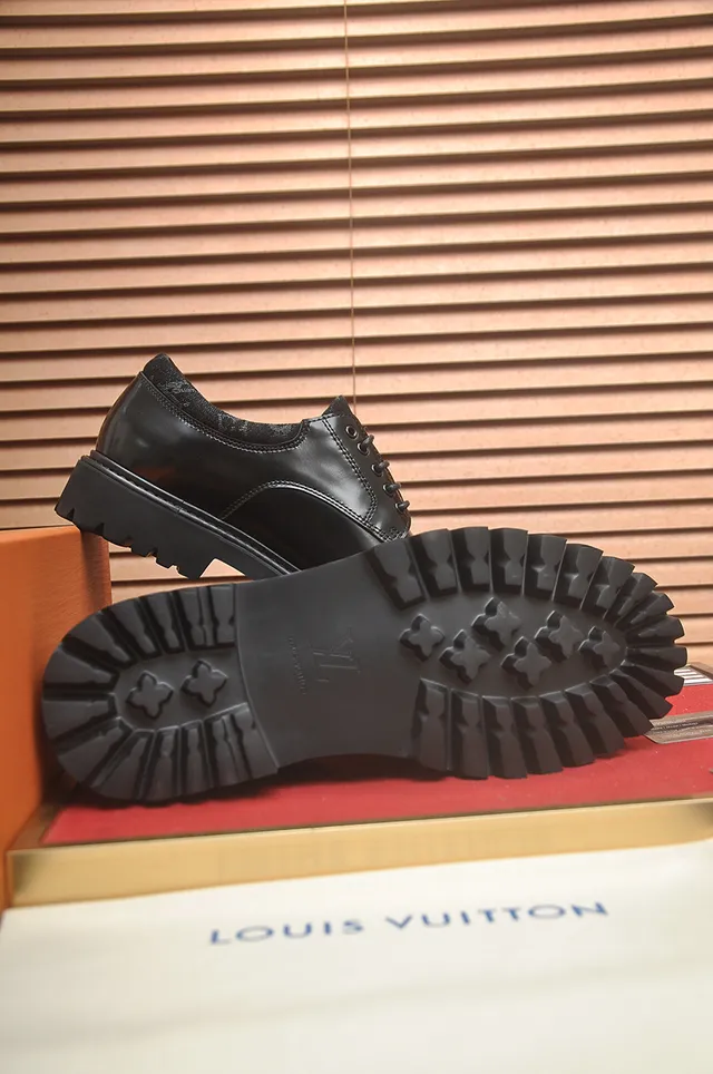 Louis Vuitton Sapatos Oxford de couro preto polido com bico cap 3