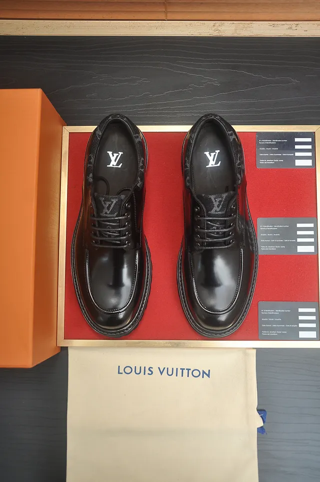 Louis Vuitton Sapatos Oxford de couro preto polido com bico cap 5