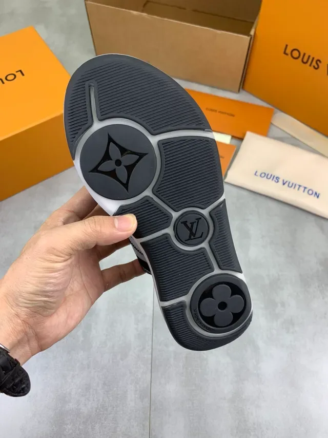 Louis Vuitton কালো সাদা জ্যামিতিক সেলাই প্যানেল মেশ এবং সিন্থেটিক ওভারলে লাইফস্টাইল স্নিকার্স 2