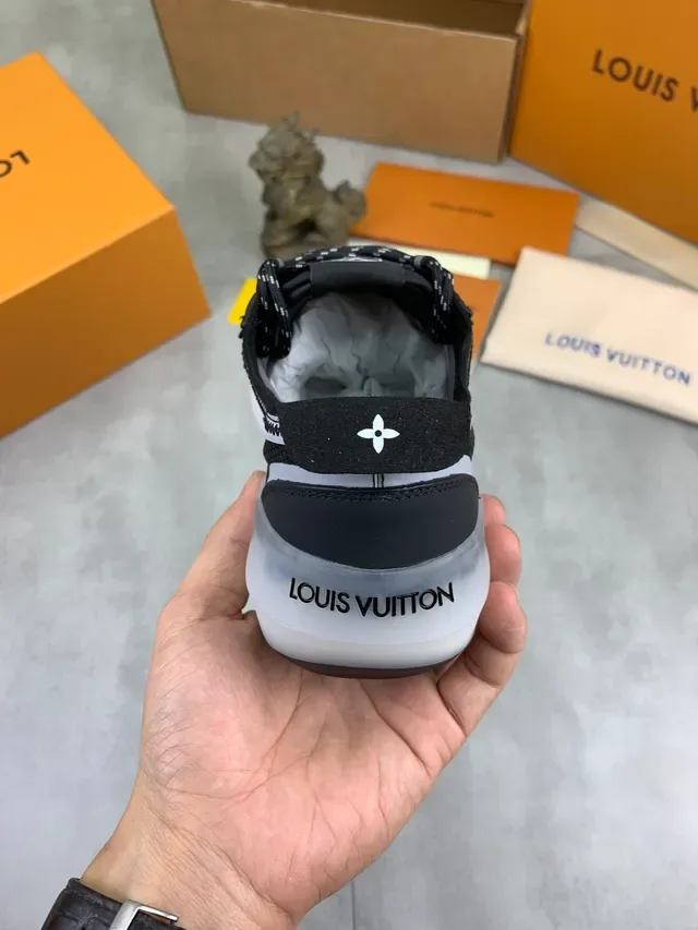 Louis Vuitton কালো সাদা জ্যামিতিক সেলাই প্যানেল মেশ এবং সিন্থেটিক ওভারলে লাইফস্টাইল স্নিকার্স 3