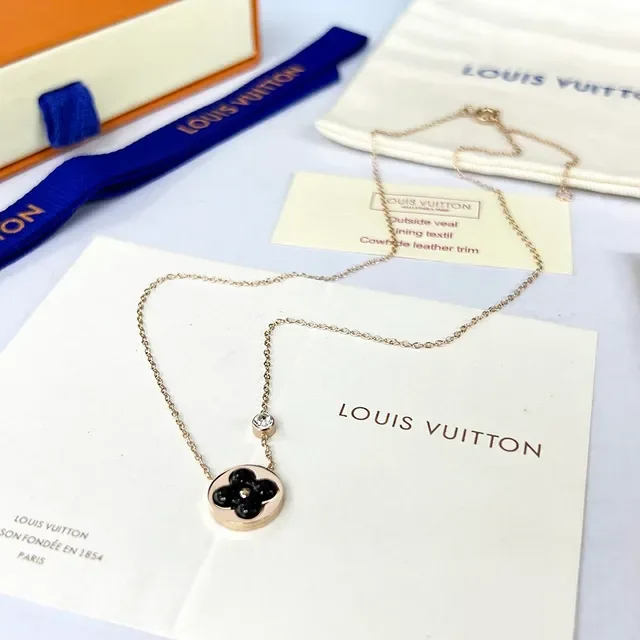 Louis Vuitton Blossom Circular Pendant Rose Gold Diamond Necklace 5