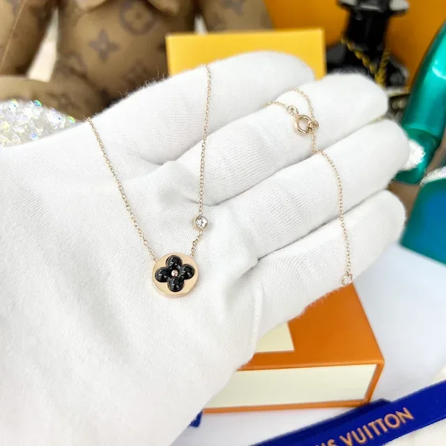 Louis Vuitton Blossom Circular Pendant Rose Gold Diamond Necklace 6