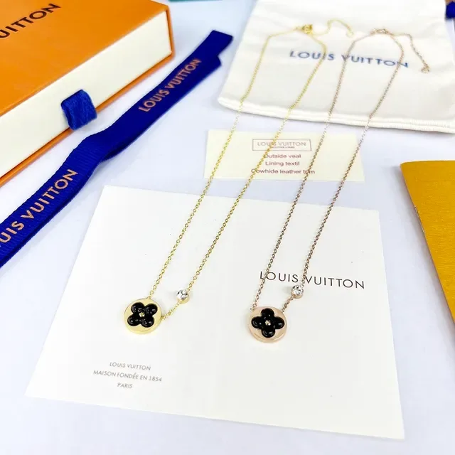 Louis Vuitton Blossom Circular Pendant Rose Gold Diamond Necklace 9