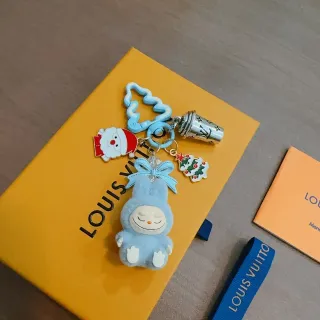 Louis Vuitton Charms de Coelho de Pelúcia Azul Branco Centro Esmalte Férias para Bolsa