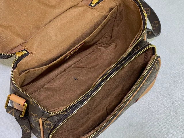 Louis Vuitton Boîte Chapeau marrón monograma lienzo bolsa Boston 4