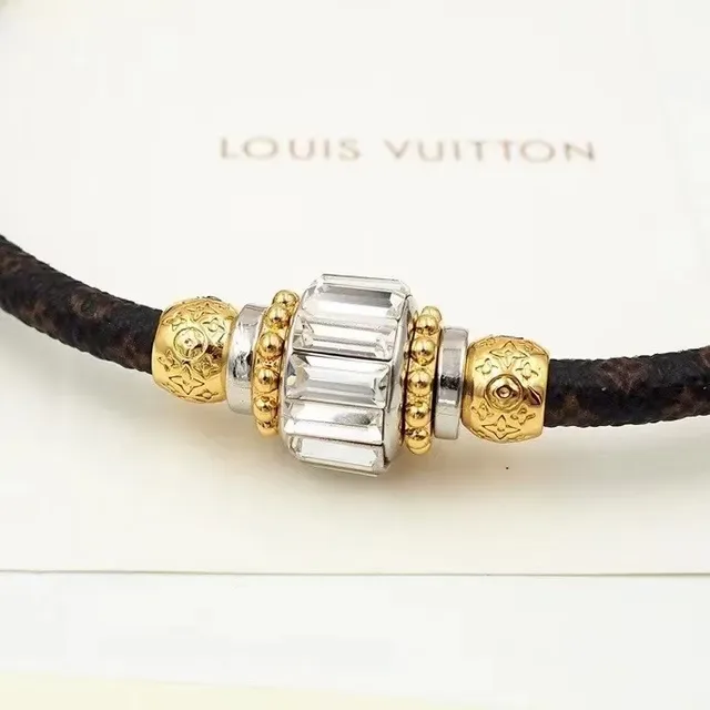 Bracelet Louis Vuitton cuir monogramme tressé avec cristaux dorés 3