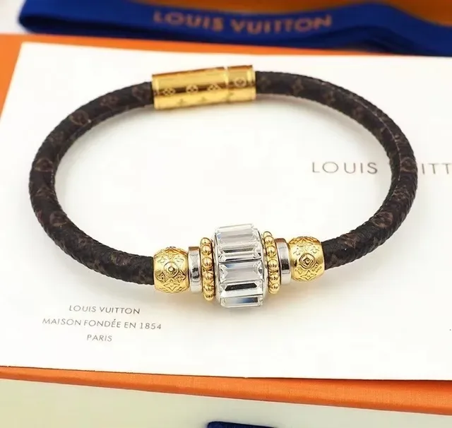Bracelet Louis Vuitton cuir monogramme tressé avec cristaux dorés 9