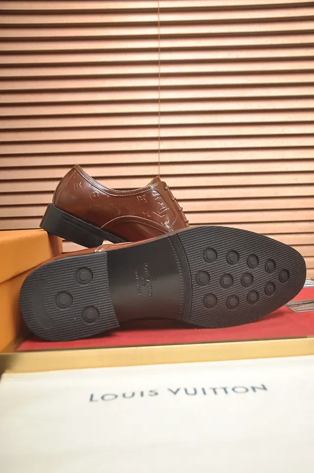 Louis Vuitton Chaussures Oxford Cuir Poli Embout Cap Marron et Noir 2