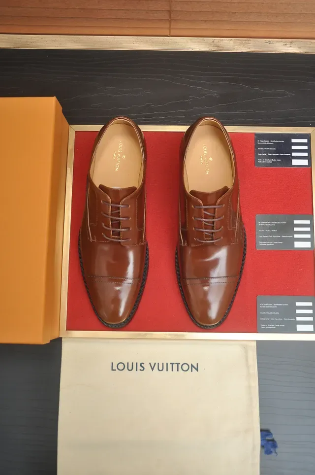 Louis Vuitton Chaussures Oxford Cuir Poli Embout Cap Marron et Noir 4