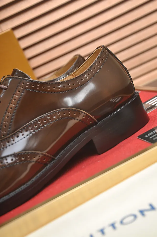 Louis Vuitton Marron Noir Cuir Patent Brillant Détail Wingtip Brogue 2