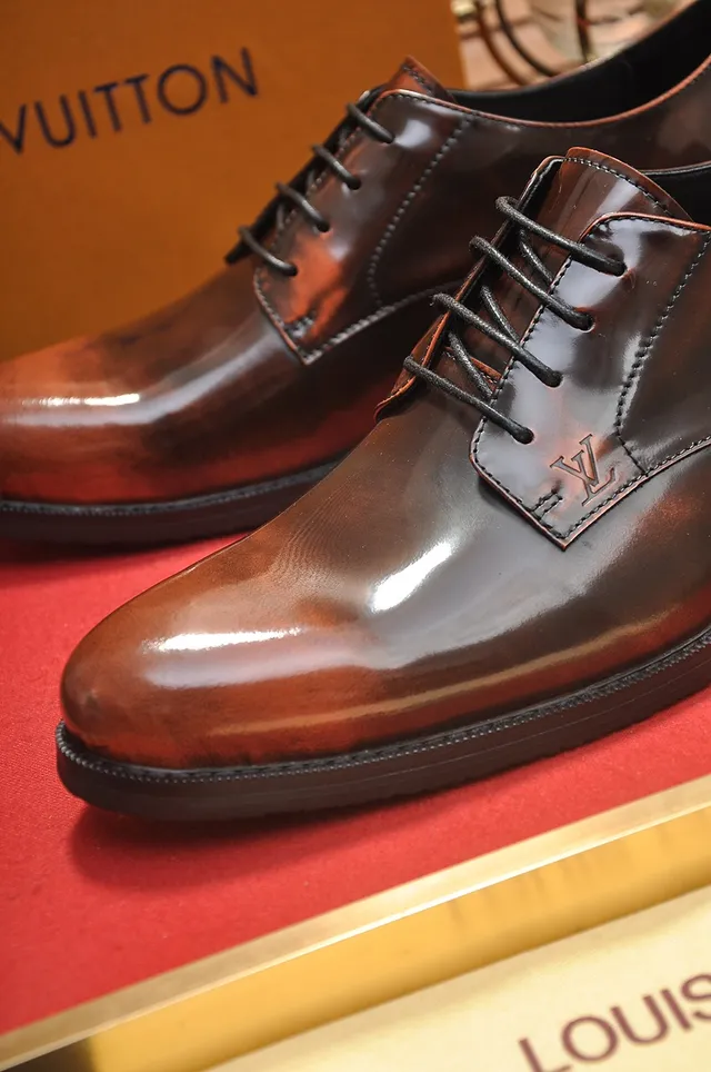 Louis Vuitton Sapatos Oxford Marrom com Ponta de Tapa Polida 2