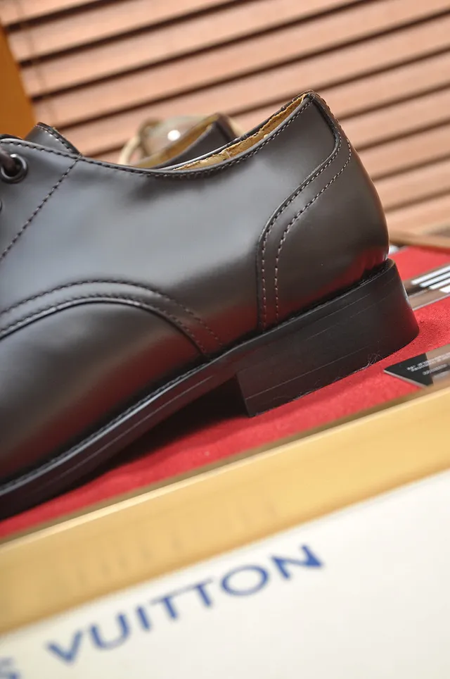 Louis Vuitton Chaussures Oxford en cuir marron poli 2
