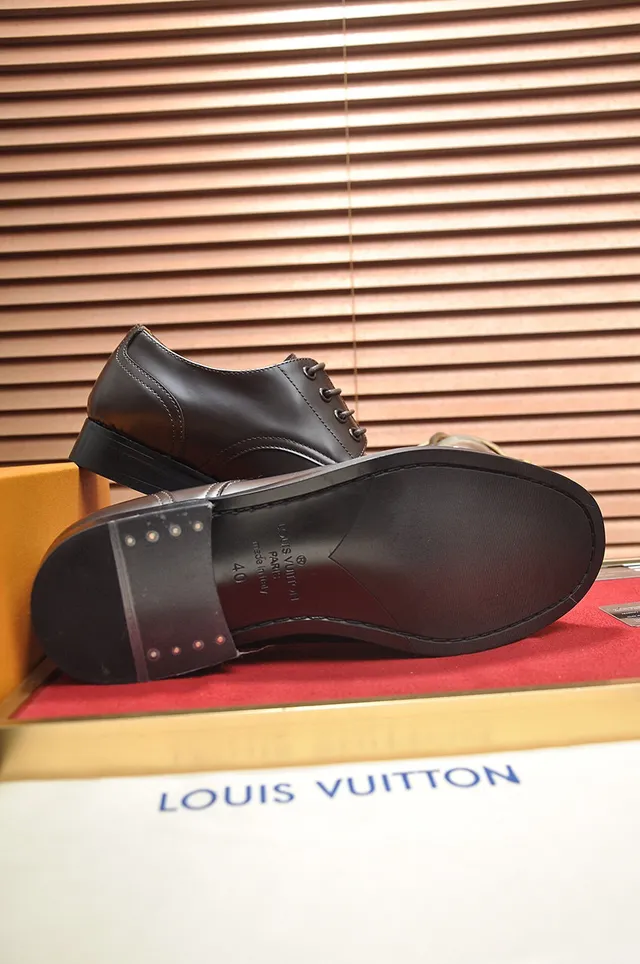 Louis Vuitton Chaussures Oxford en cuir marron poli 4