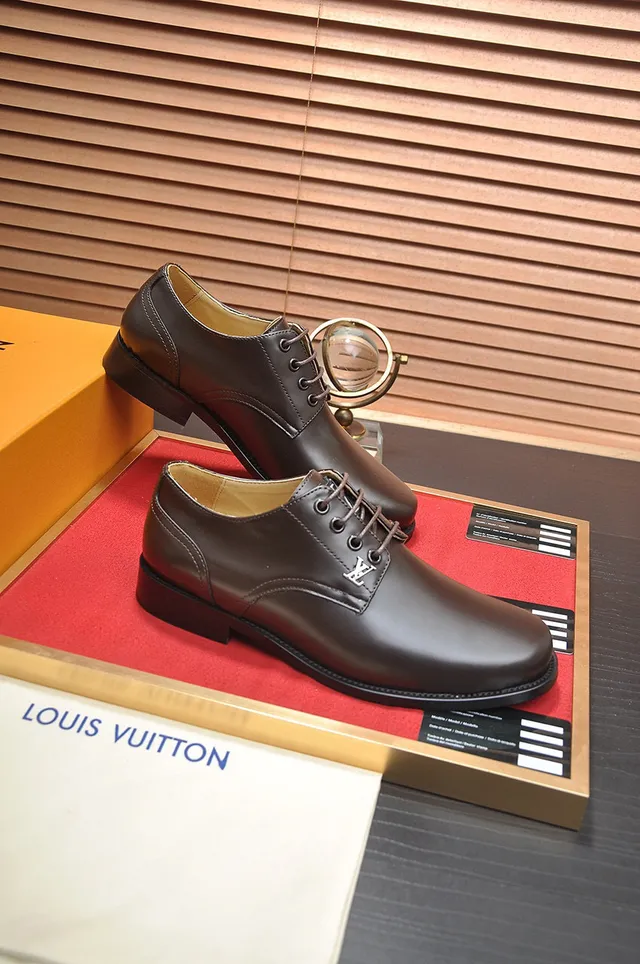 Louis Vuitton Chaussures Oxford en cuir marron poli 5