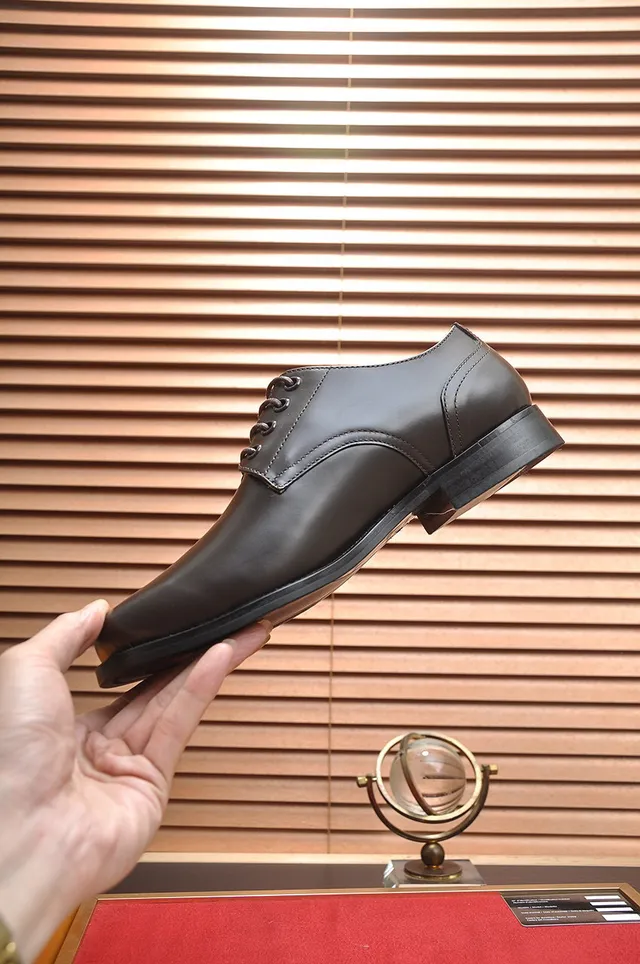 Louis Vuitton Chaussures Oxford en cuir marron poli 7