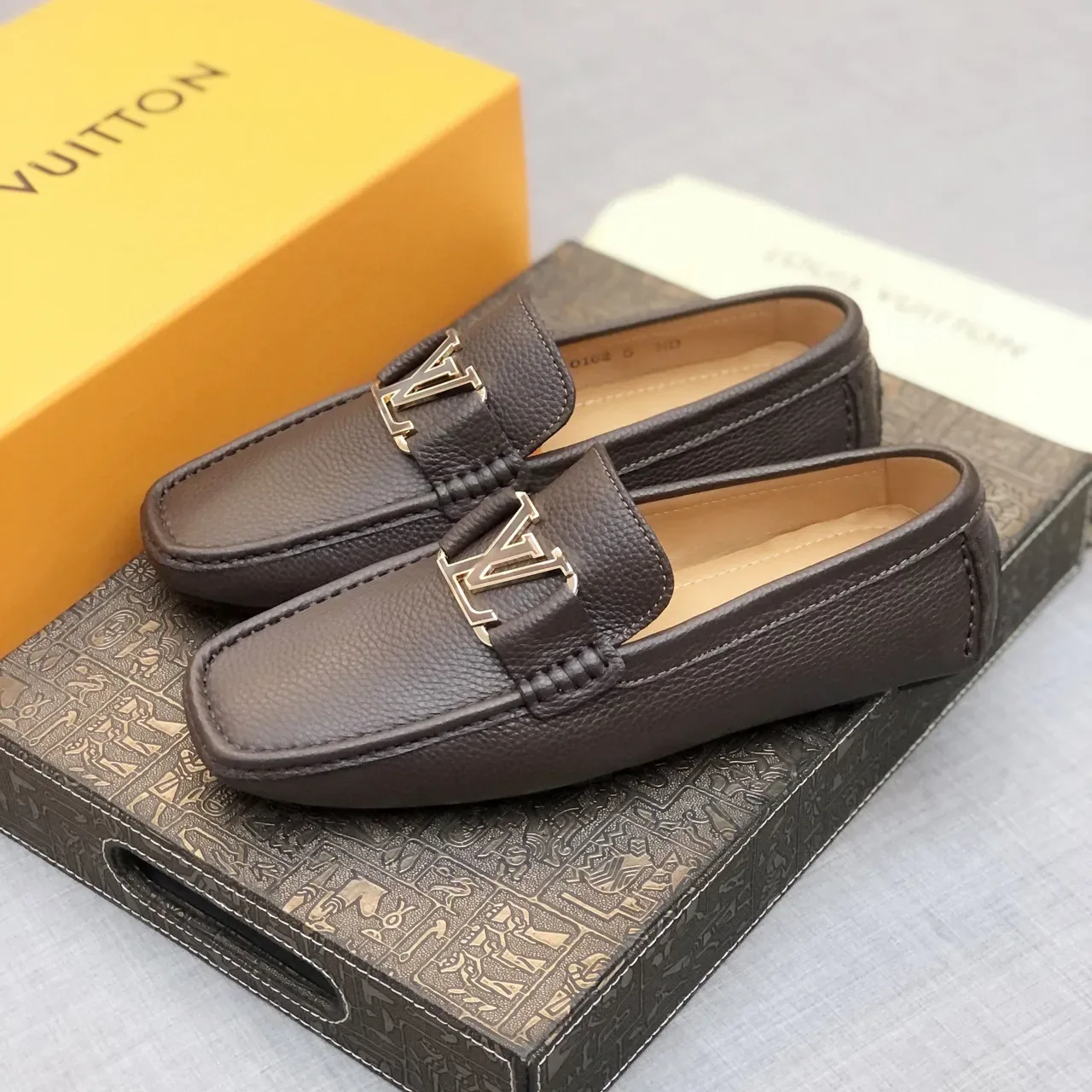 Louis Vuitton Buckle Loafer Marron Cuir Pebbled Homme 2