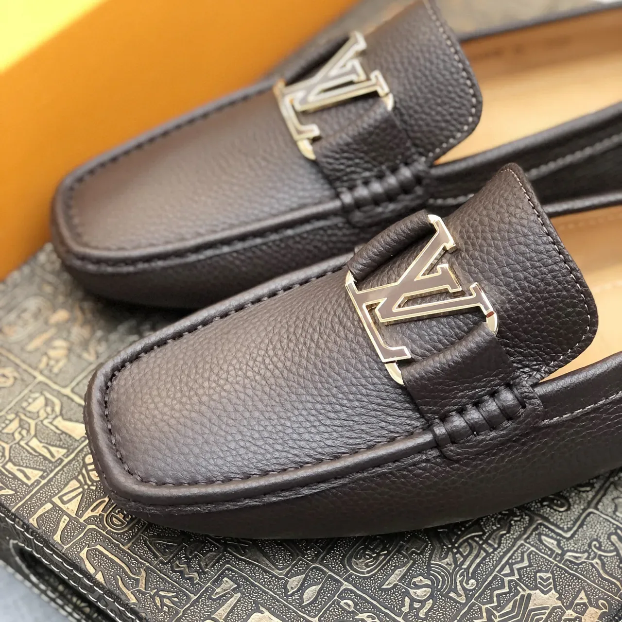 Louis Vuitton Buckle Loafer Marron Cuir Pebbled Homme 5