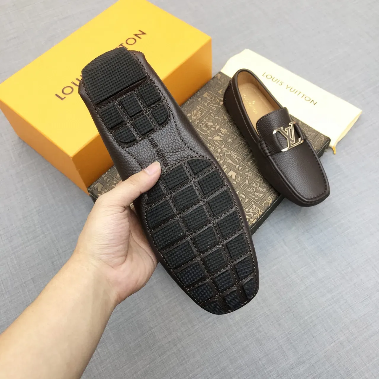 Louis Vuitton Buckle Loafer Marron Cuir Pebbled Homme 7