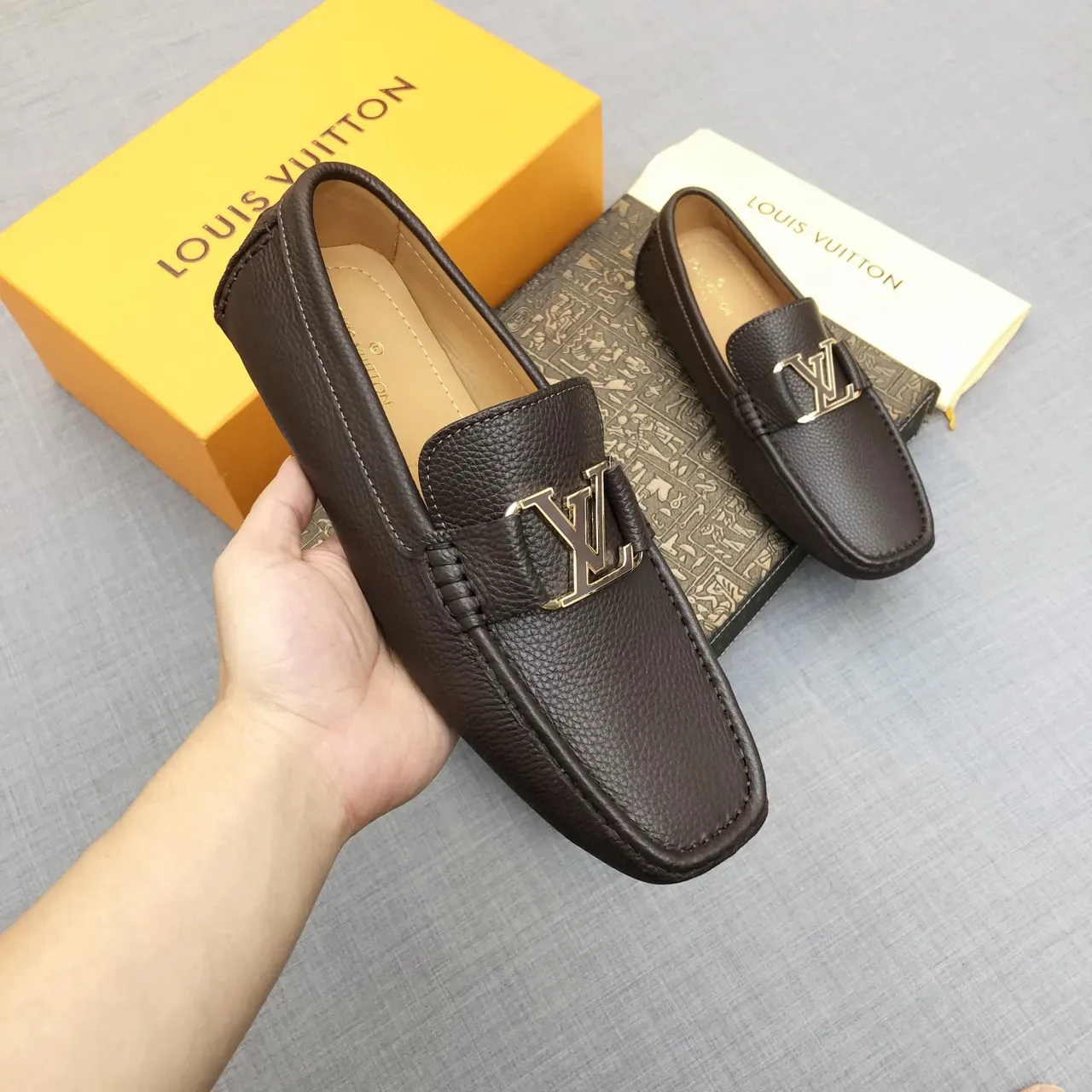 Louis Vuitton Buckle Loafer Marron Cuir Pebbled Homme 8