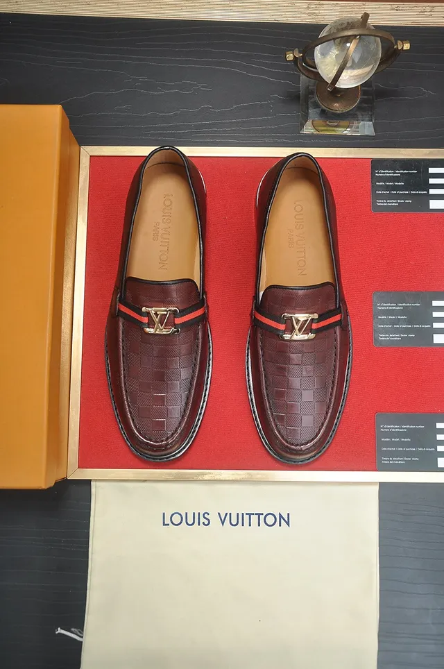 Louis Vuitton Borgonha Preto Couro trançado LV Twist-Lock Buckle Mocassim 2