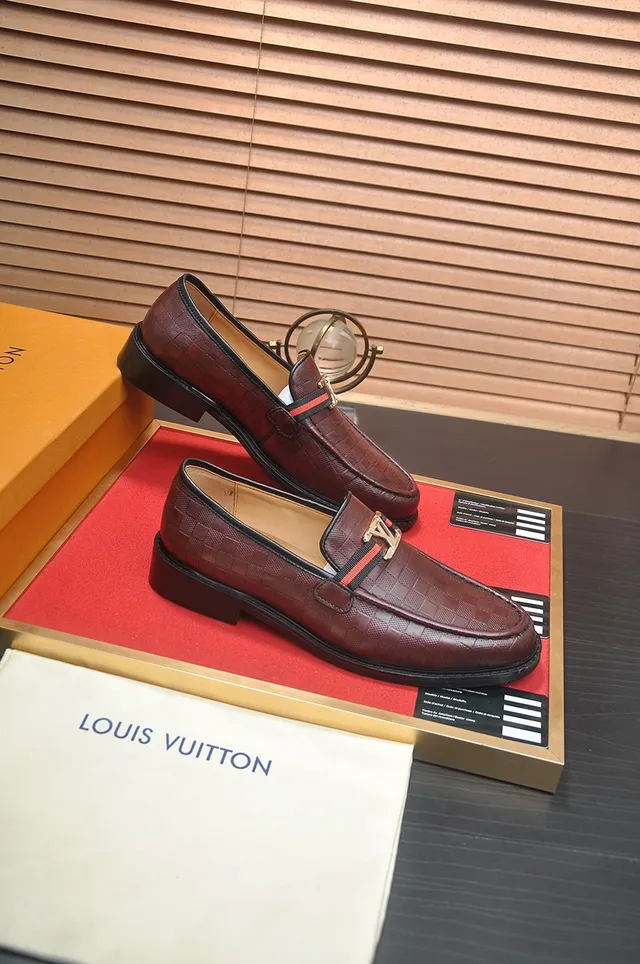 Louis Vuitton Borgonha Preto Couro trançado LV Twist-Lock Buckle Mocassim 5