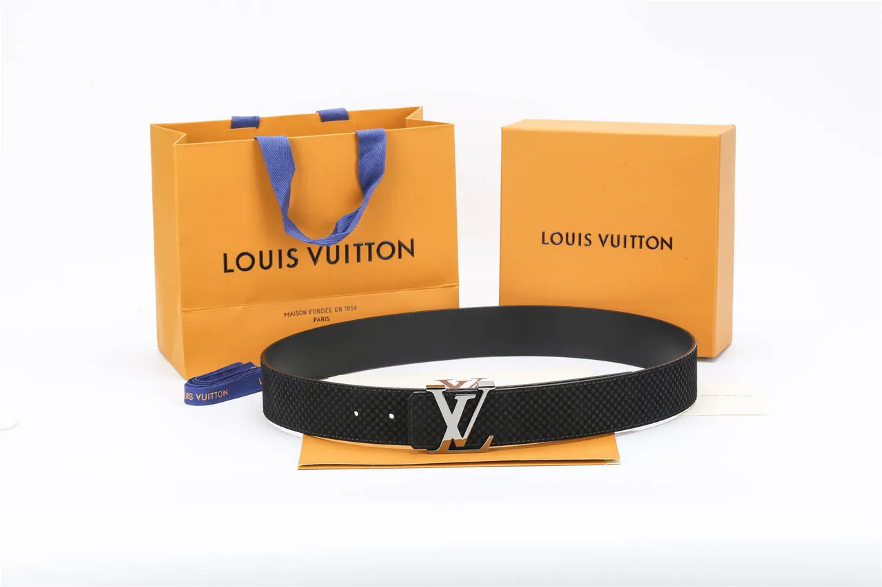 Louis Vuitton কার্বন ফাইবার টেক্সচার LV Monogram Buckle লেদার বেল্ট 2