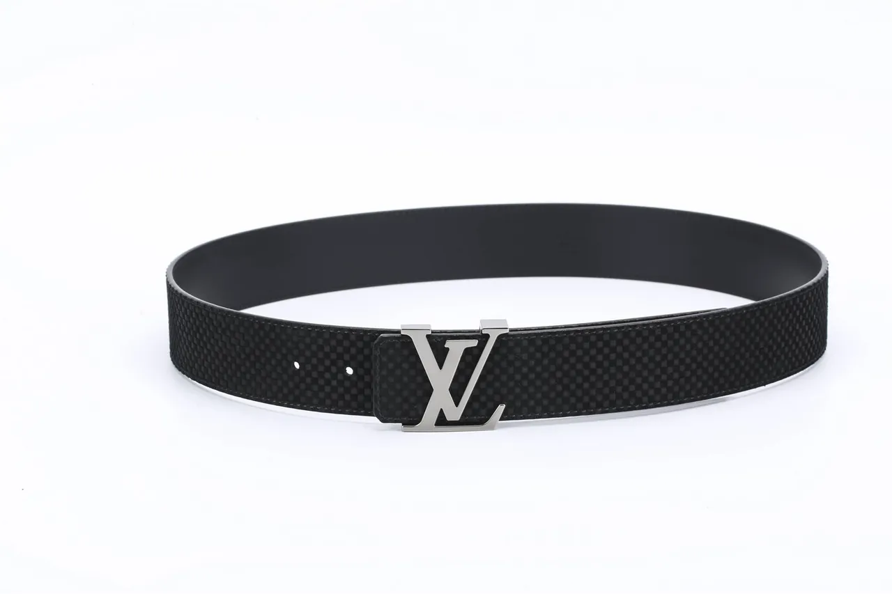Louis Vuitton কার্বন ফাইবার টেক্সচার LV Monogram Buckle লেদার বেল্ট 7