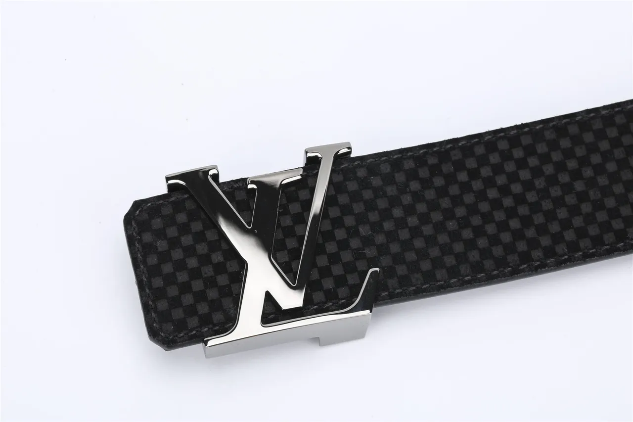Louis Vuitton কার্বন ফাইবার টেক্সচার LV Monogram Buckle লেদার বেল্ট 10