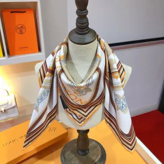 Louis Vuitton 链条花纹 丝绸围巾