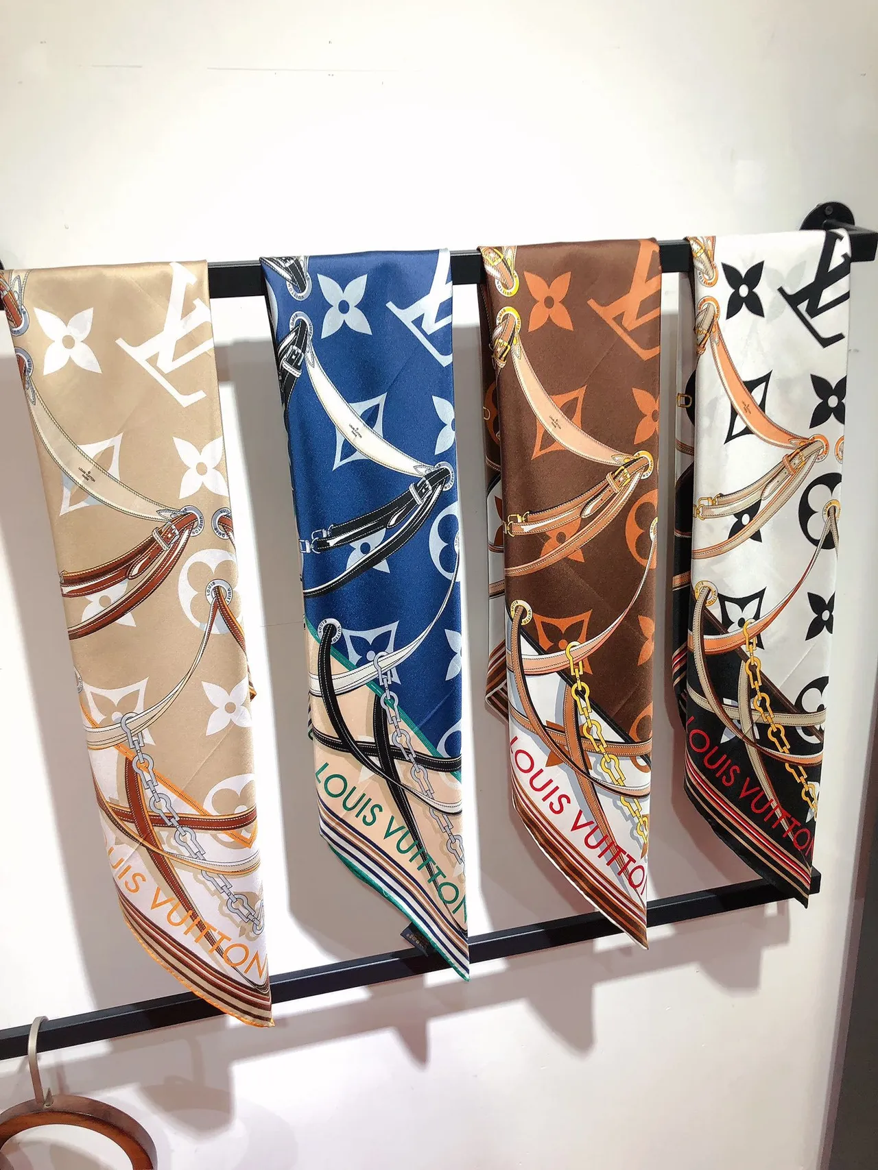Louis Vuitton Chain Motif Silk Scarf 3
