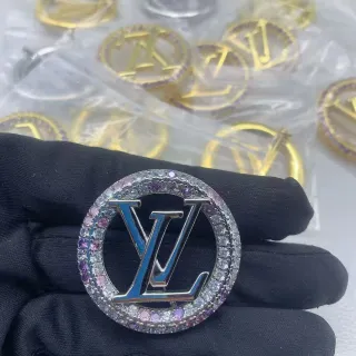 Louis Vuitton সার্কুলার প্যাভ LV Monogram ব্রোচ