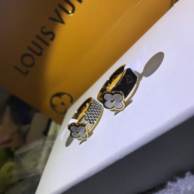 Louis Vuitton Clover Enamel Monogram Ring 4