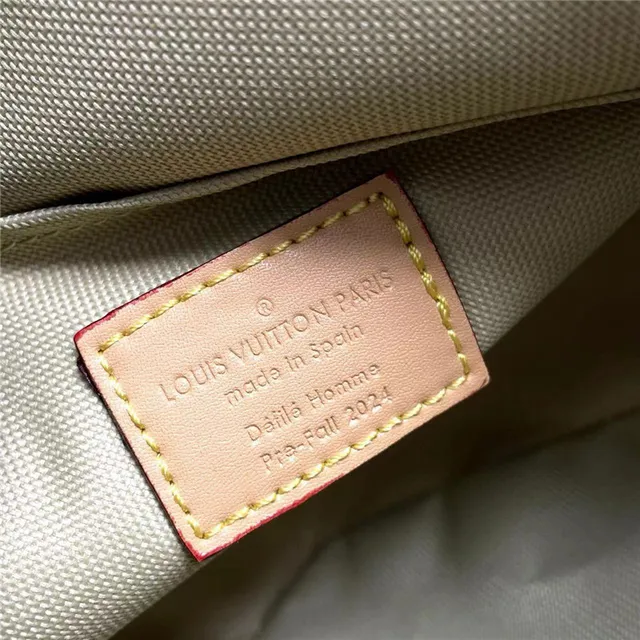 Louis Vuitton Denim Houndstooth Tan Trim Messenger Bag 3