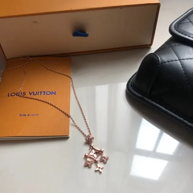 Louis Vuitton Dentelle de Diamants Rose Gold Diamond Pendant Necklace 3