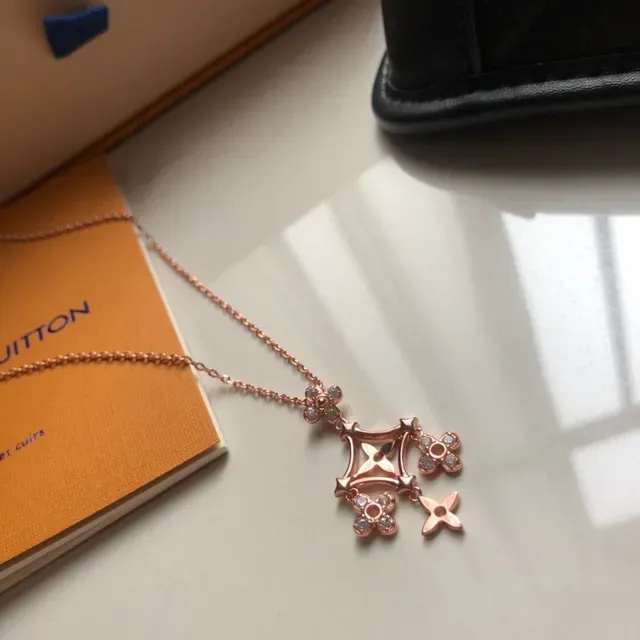Louis Vuitton Dentelle de Diamants Rose Gold Diamond Pendant Necklace 5