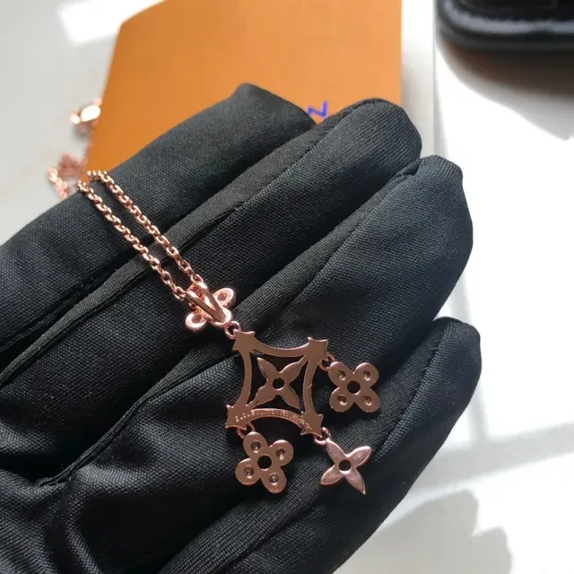 Louis Vuitton Dentelle de Diamants Rose Gold Diamond Pendant Necklace 9