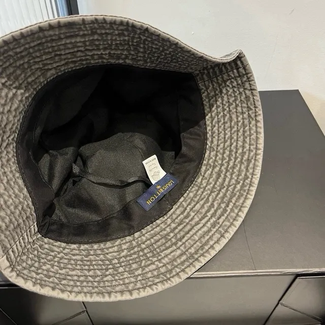 Louis Vuitton Logo Brodé Chapeau Bucket Gris Lavé 2