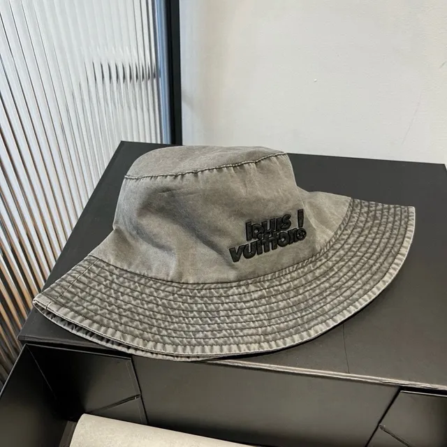 Louis Vuitton Logo Brodé Chapeau Bucket Gris Lavé 4