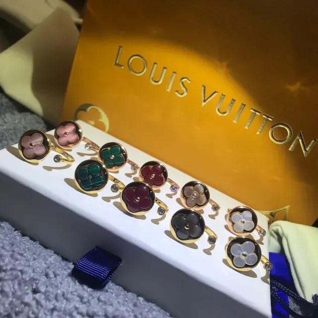 Anneaux Louis Vuitton Motif Floral Émail et Mère-de-Péarl 5