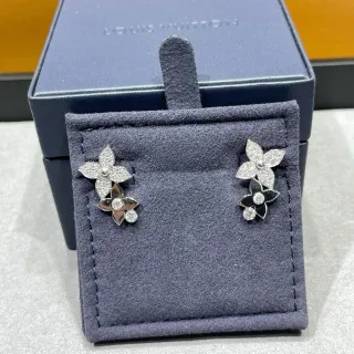 Louis Vuitton Pendientes Stud Flor Plata Negro Motivo Floral Pavé-Set Diamantes