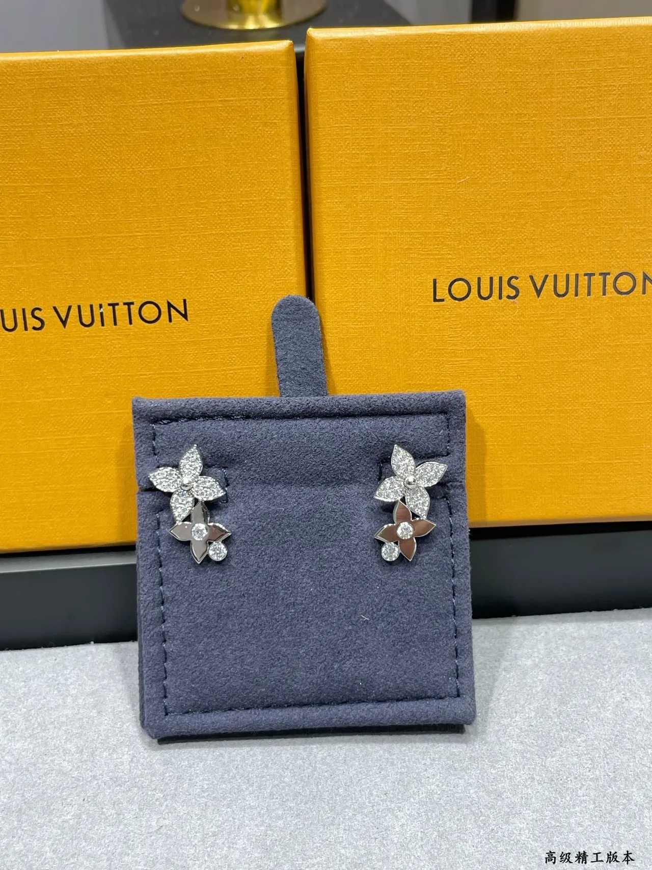 Louis Vuitton Flower Stud Silver Black Floral Motif Pavé-Set Diamonds Earrings 7