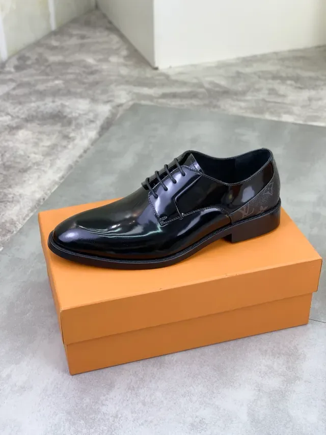 Louis Vuitton Chaussures Oxford Cuir Patenté Noir Brillant avec Cap Toe 4
